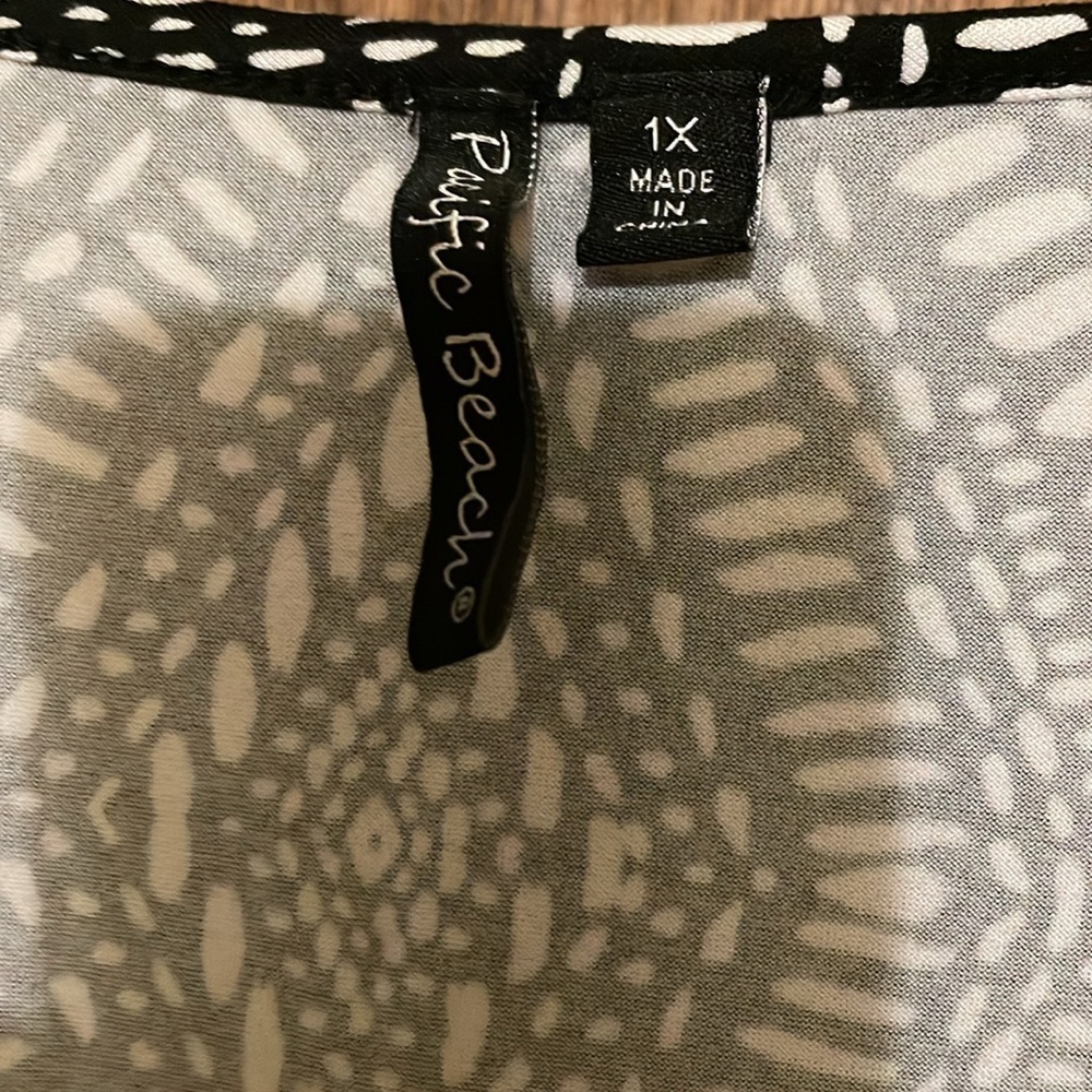 Pacific Beach black and white dress​​ - Picture 2 of 3